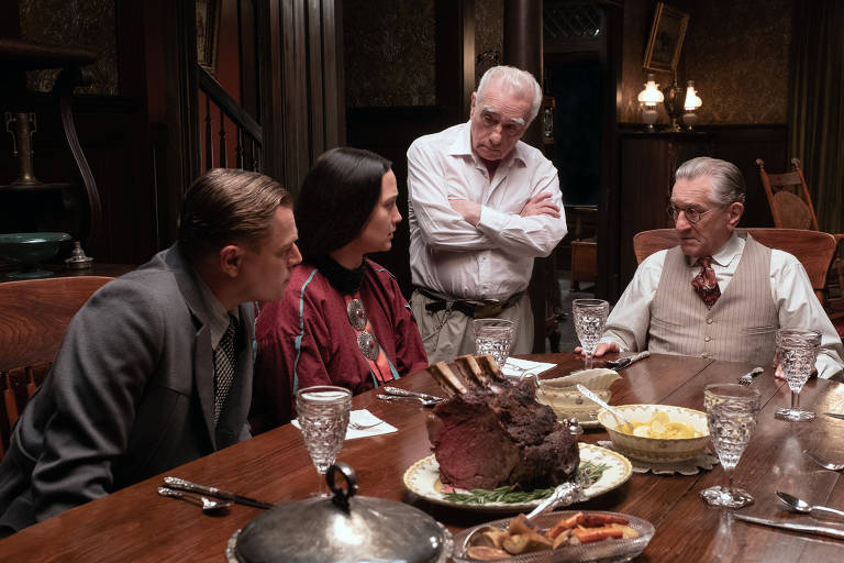 Leonardo DiCaprio, Lily Gladstone, Martin Scorsese e Robert De Niro nos bastidores do filme "Assassinos da Lua das Flores"