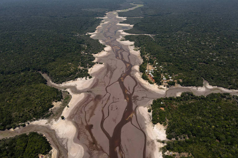 Vista aérea do rio Tumbira, em Iranduba, no Amazonas