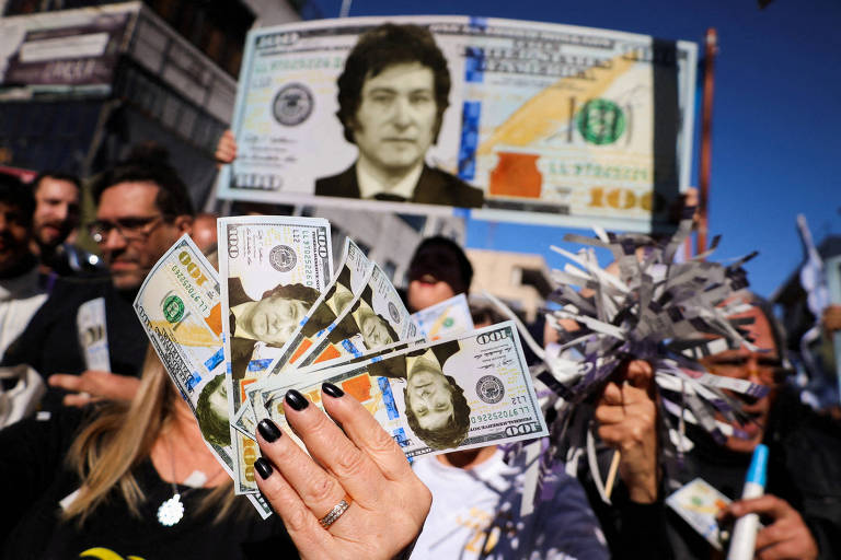 Alberto Fernández denuncia Milei após disparada do dólar na Argentina