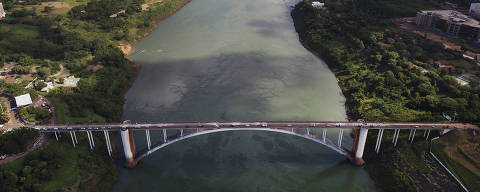 Ponte da Amizade, que liga Foz do Iguaçu, no Paraná, a Ciudad del Leste, no Paraguai ORG XMIT: AGEN1502182301211262