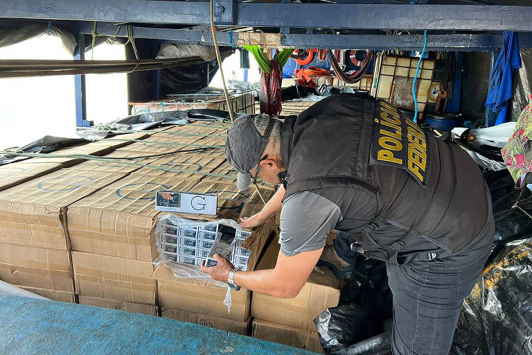Agentes da Polícia Federal durante operação na Paraíba para coibir contrabando vindo do Caribe