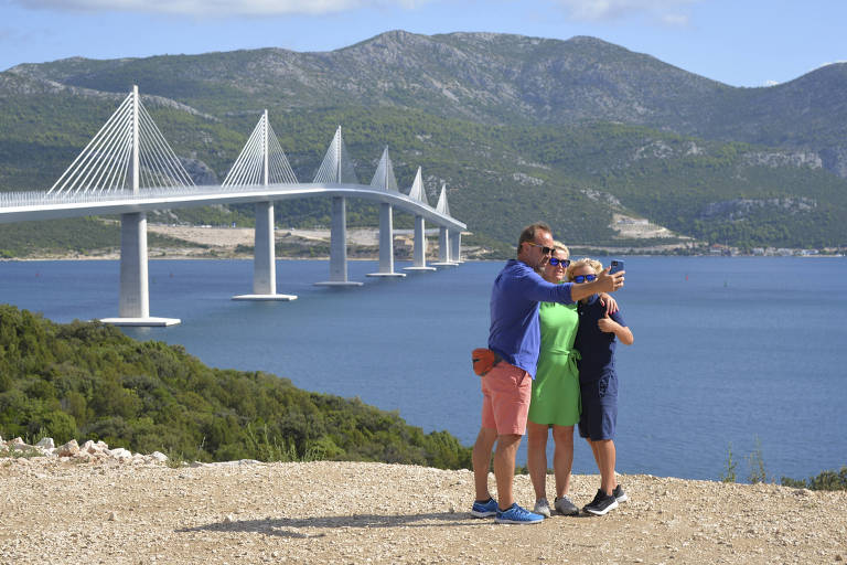 Ponte Peljesac em Komarna, na Croácia, foi um projeto da Nova Rota da Seda (BRI)