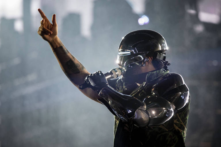 O cantor canadense The Weeknd em apresentação no Allianz Parque, em São Paulo