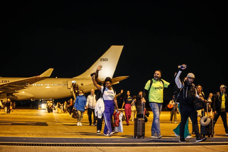Brasileiros repatriados de Israel chegam a Brasília