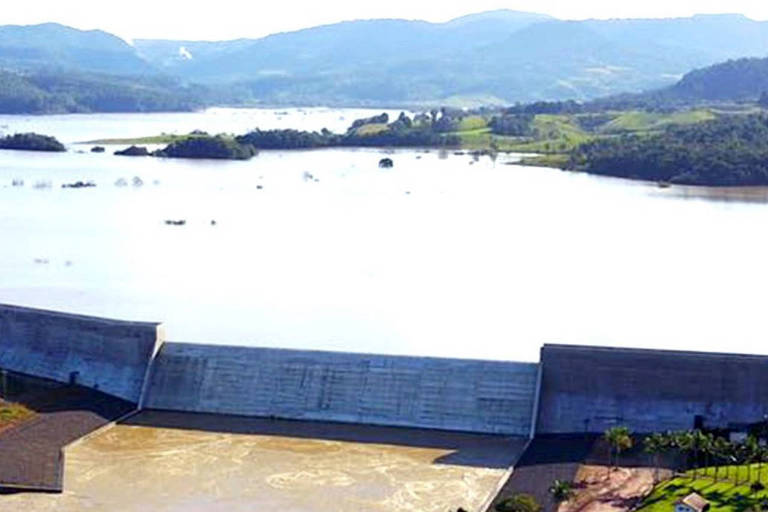Comportas de barragens em SC são abertas após apelo de prefeito: 'Estamos no limite'