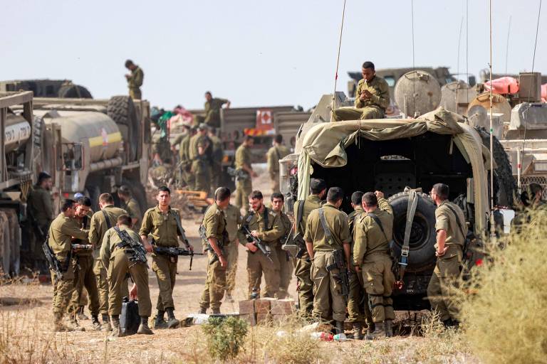Militares de Israel em região próxima à fronteira com a Faixa de Gaza