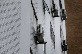 Aparelhos de ar condicionado em edifício de São Paulo