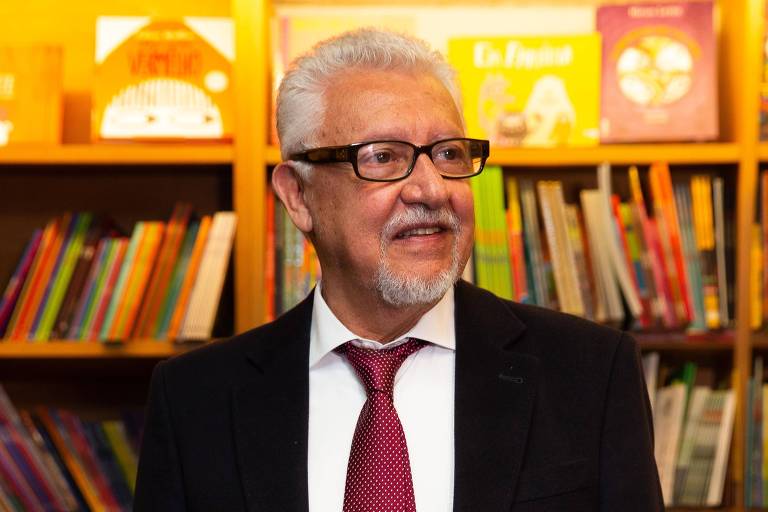 Jornalista Fernando Mitre lança livro sobre debates eleitorais desde redemocratização