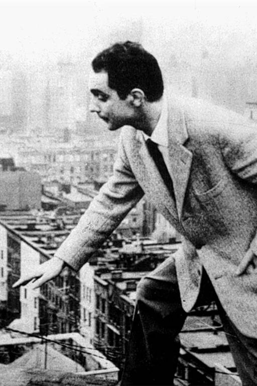 O escritor Italo Calvino em Nova York (EUA), em 1959