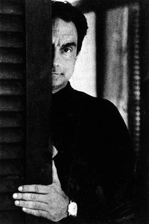 Italo Calvino, que faria cem anos em 15/10, em foto sem data