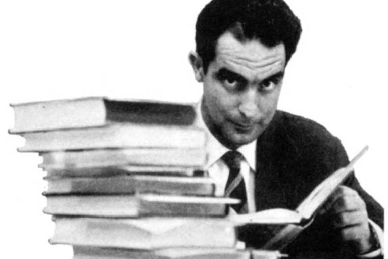 O escritor Italo Calvino, que faria cem anos