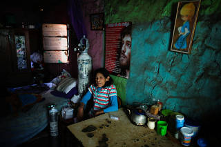 In Argentina's impoverished barrios, debate rages over solving economic crisis