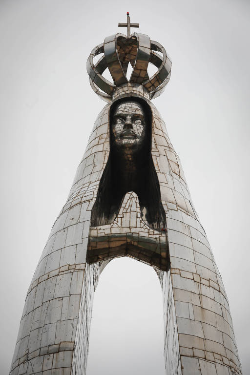 Estátua de Nossa Senhora em Aparecida (SP) vira ponto turístico