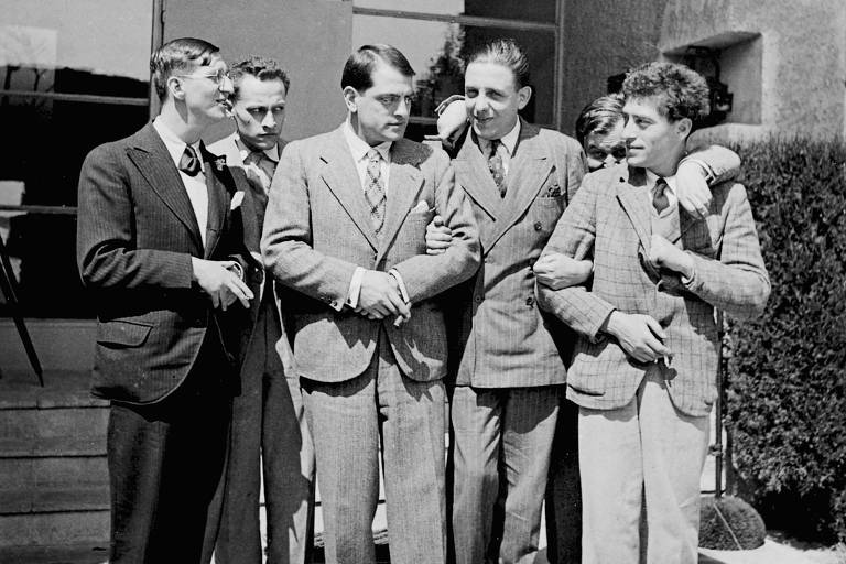 Henri Sauguet, Jean Desbordes, Luis Buñuel, Francis Poulenc, Christian Bérard e Alberto Giacometti, na villa Noailles, Hyères, 1932 