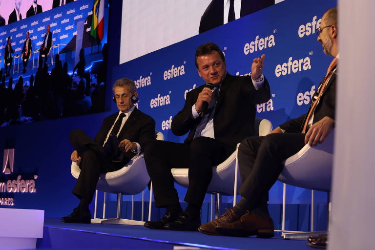 Wesley Batista, dono da J&F, gesticula durante participação no evento Fórum Esfera Internacional, em Paris