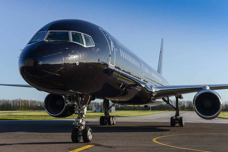 Boeing 757 perde roda dianteira ao se preparar para decolagem nos EUA