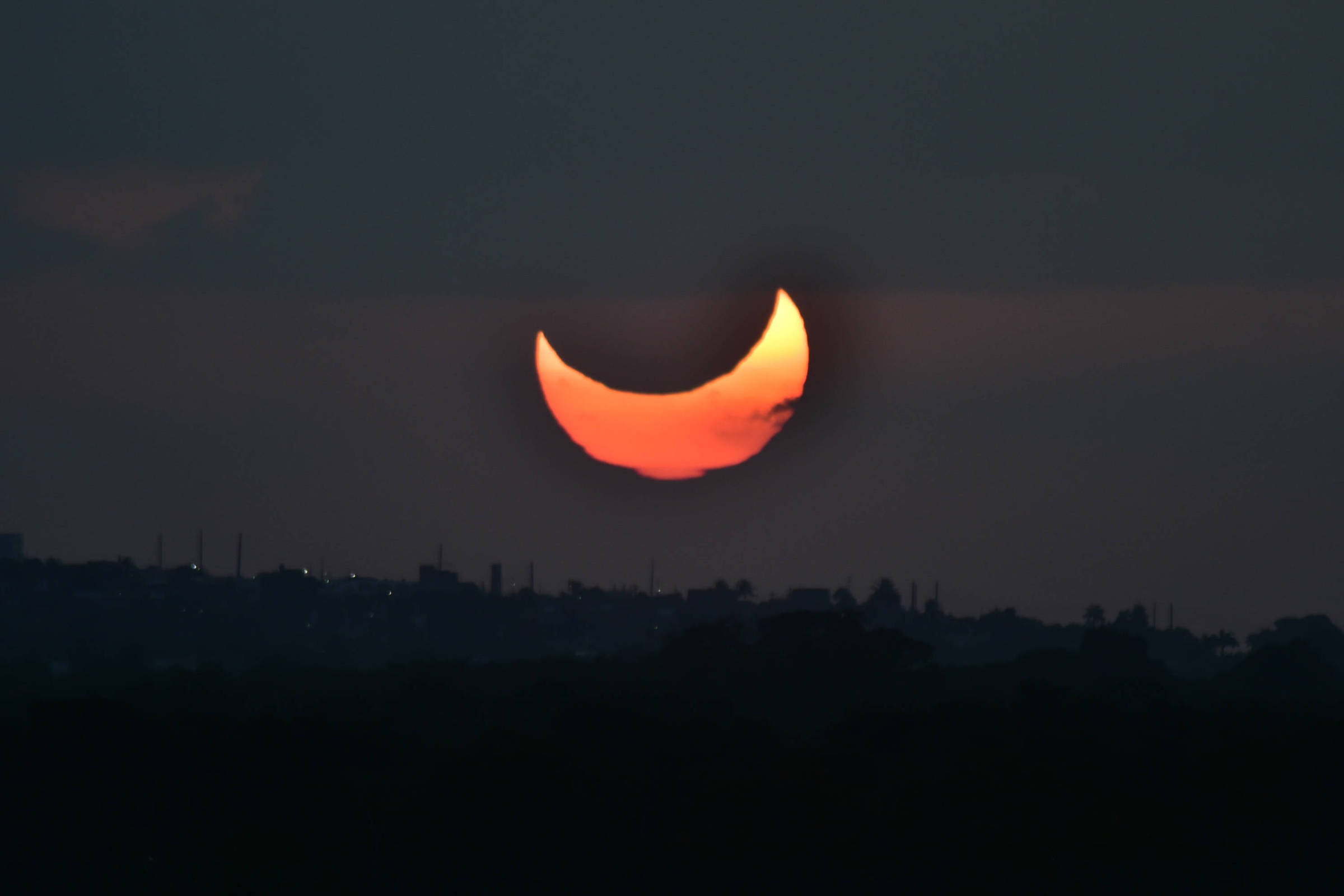 Quando moradores de BH poderão ver um eclipse total?