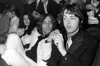 Photo of Yoko ONO and Paul McCARTNEY and John LENNON and BEATLES