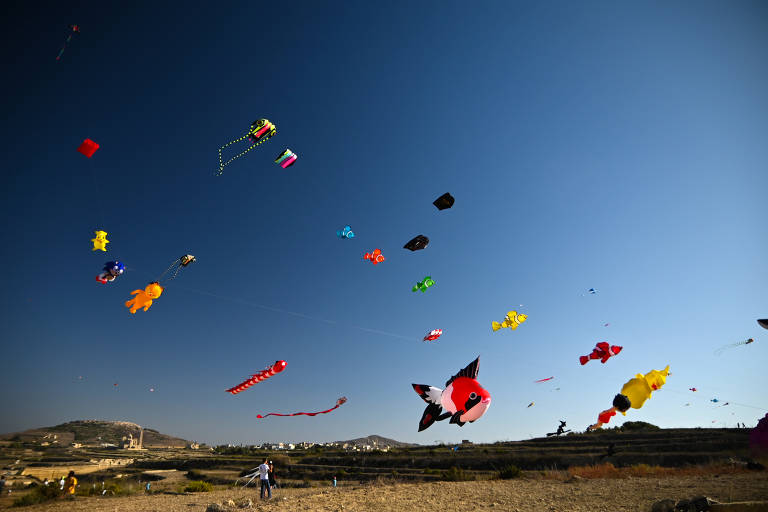 Pipas flutuam nos céus de Malta durante festival internacional; veja fotos de hoje