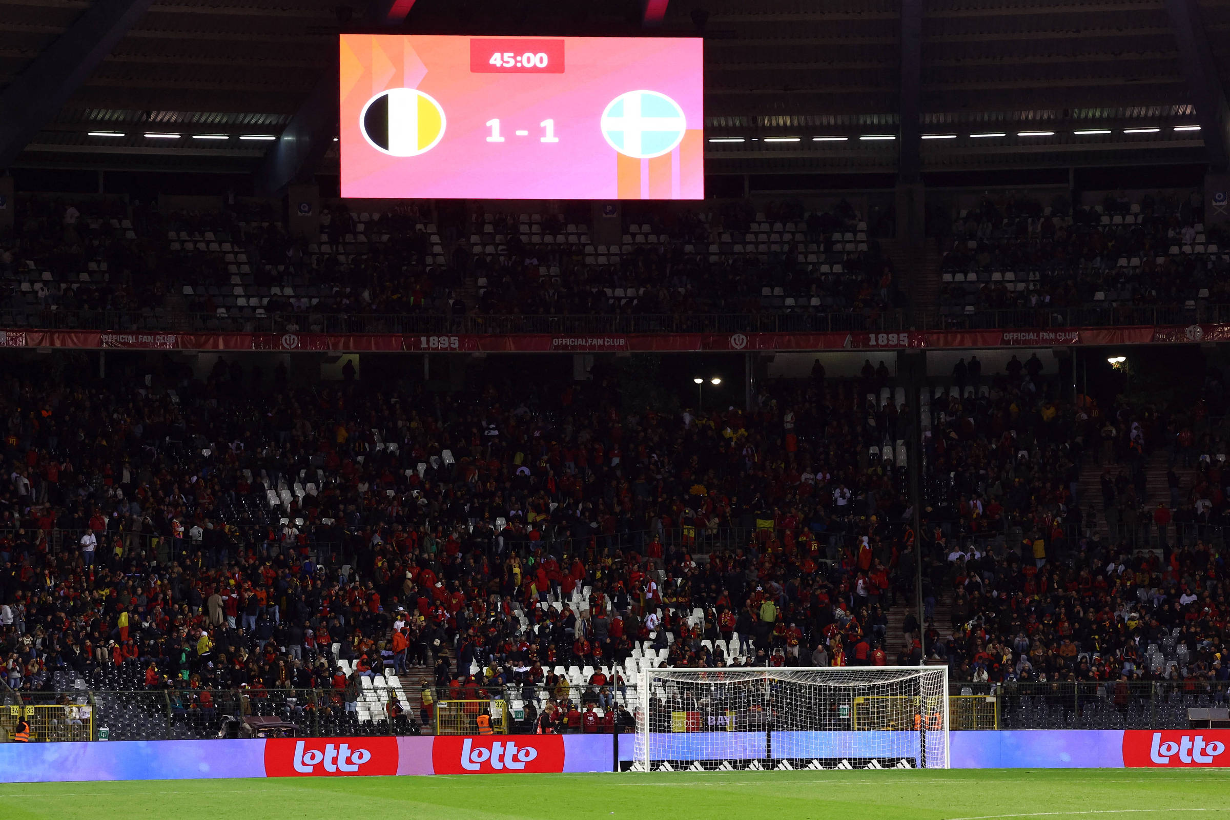 Tiroteio suspende jogo de futebol no Rio de Janeiro; veja vídeo