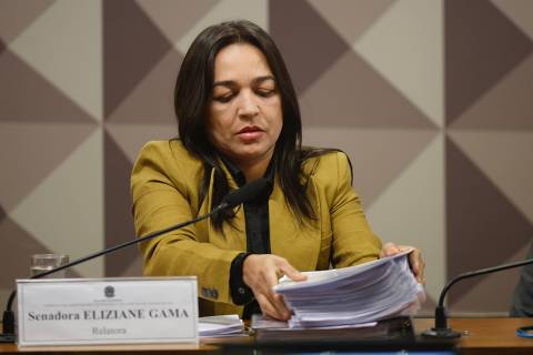 A senadora Eliziane Gama (PSD-MA) apresenta o relatório final da investigação da CPI do 8 de janeiro