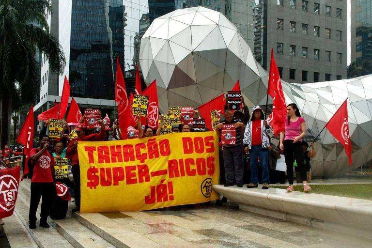 MTST protesta em frente a empresa de Paulo Guedes por taxação de offshores