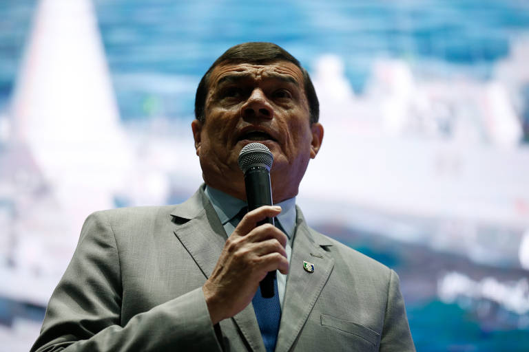 Outro alvo da CPI foi o acampamento montado em frente ao quartel-general do Exército, em Brasília, após a derrota de Bolsonaro. A relatora pede o indiciamento do ex-comandante do Exército general Freire Gomes, e do ex-ministro da Defesa general Paulo Sérgio Nogueira (foto)