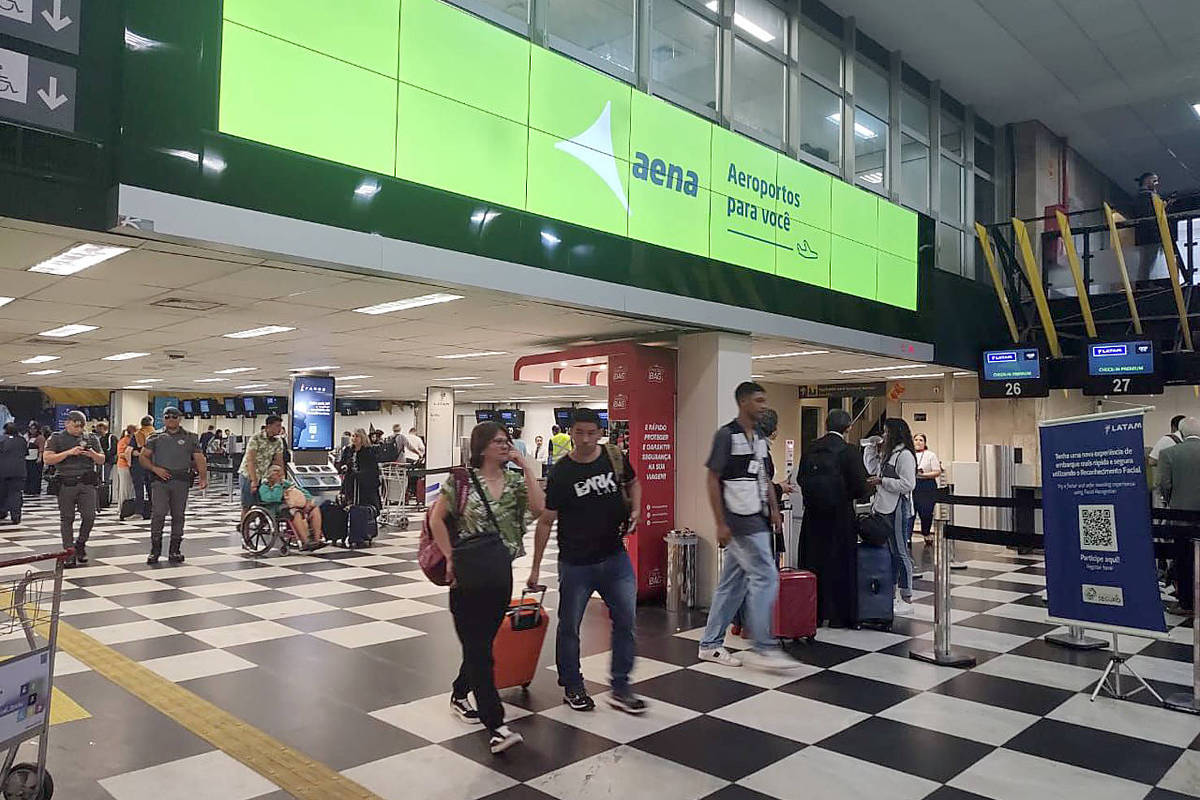 Aeroporto no interior de SP vira pista de corrida de carros - 27