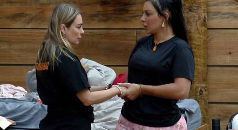 Após garantir uma vaga na Baia, Rachel arrumou seus pertences na sede em lágrimas. A cena fez com que Jenny, a responsável pela situação, fosse imediatamente pedir desculpas