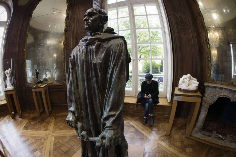 Escultura de Jean d'Aire que integra o conjunto 'Os Burgueses do Calais', do escultor francês Auguste Rodin, em Paris