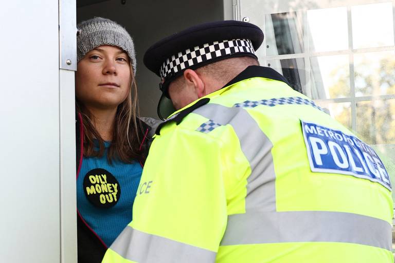 Greta Thunberg é presa durante manifestação em Londres