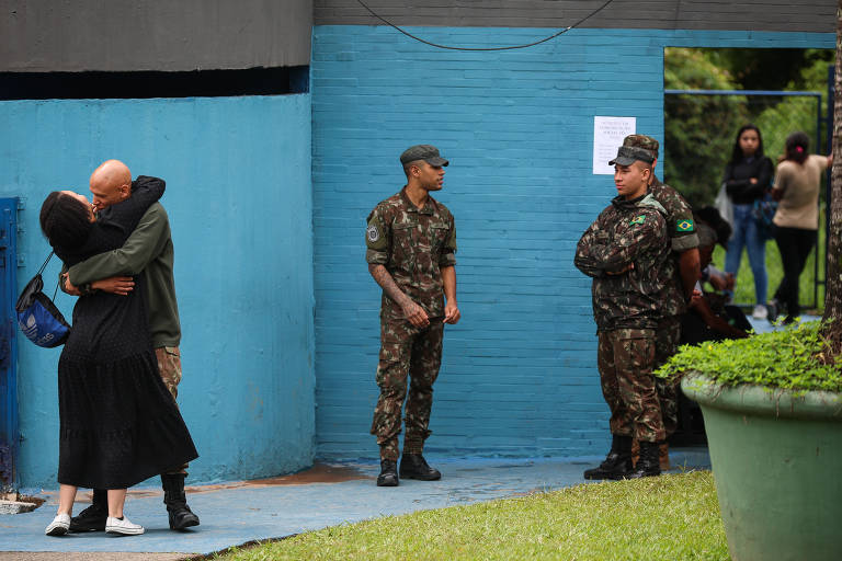 Militares aquartelados no Arsenal de Guerra de São Paulo, em Barueri