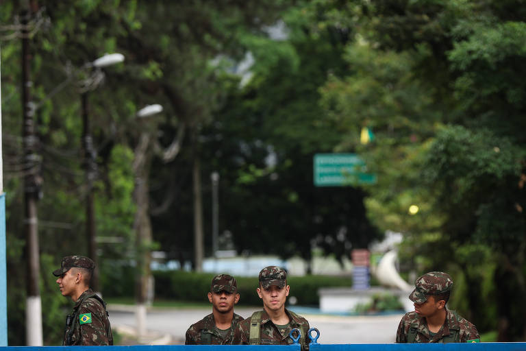Militares estão aquartelados há uma semana no Arsenal de Guerra de Barueri, em razão do sumiço de 21 metralhadoras