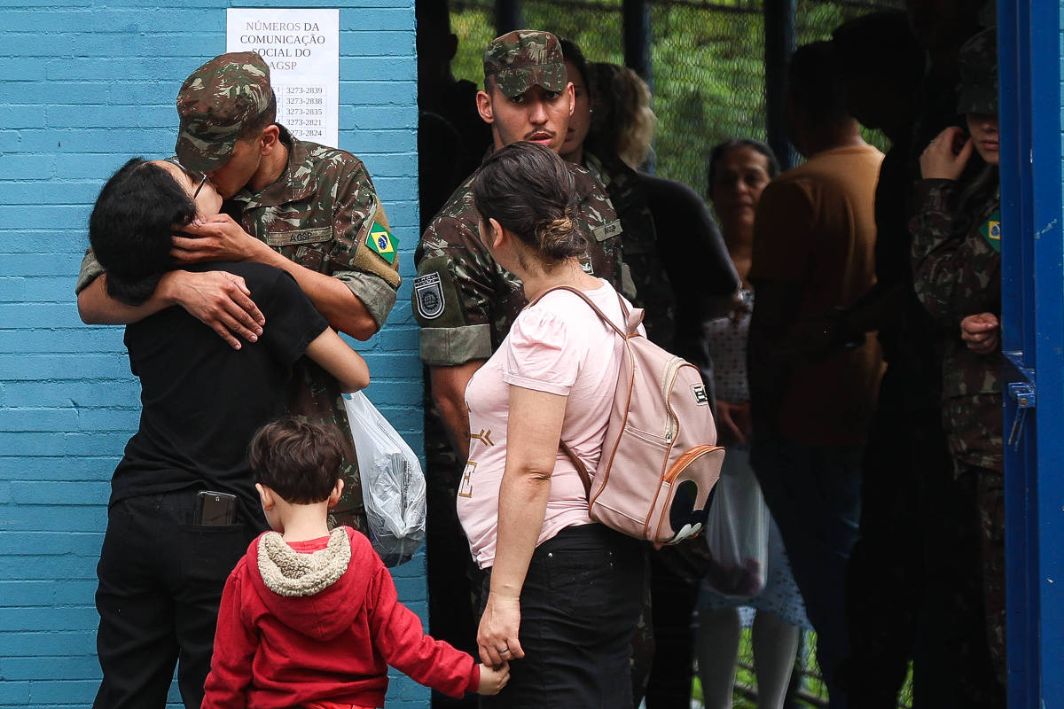 Armas desaparecidas: Exército mantém 160 militares aquartelados