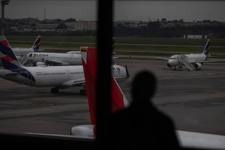 Foto de 2022 de movimentação no aeroporto de Guarulhos, em São Paulo