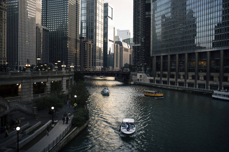 O rio Chicago, na região central da metrópole americana