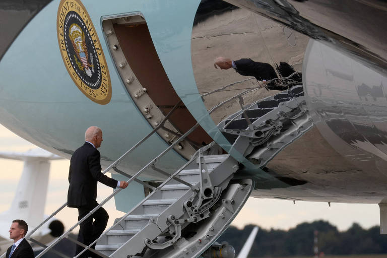 O presidente americano, Joe Biden, embarca no avião presidencial em base em Maryland, no Estados Unidos, a caminho de Tel Aviv