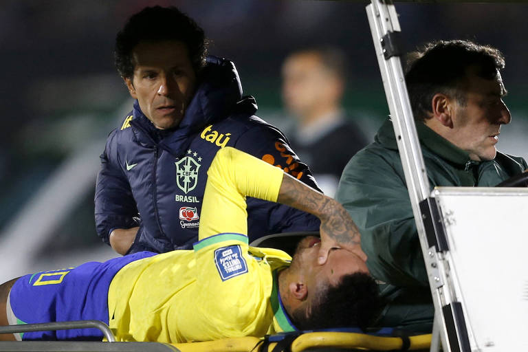 Se confirmada lesão de ligamento, Neymar deve ficar no mínimo 6 meses sem jogar