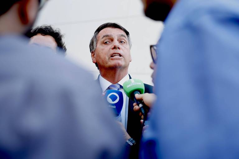 Bolsonaro se esquiva sobre golpe nas eleições e diz que só responde pelo que assinou; veja vídeo