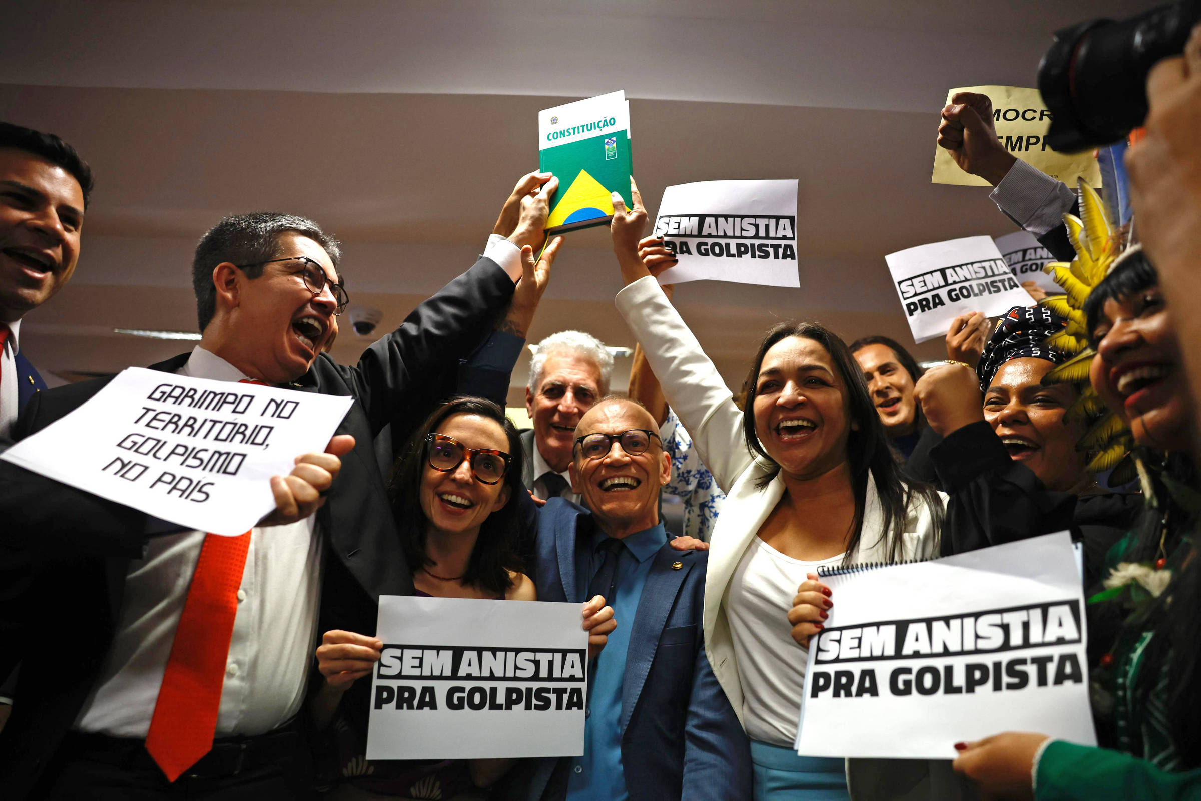 Protesto de garimpeiros não foi motivado por falta de água no governo Lula  - Nacional - Estado de Minas