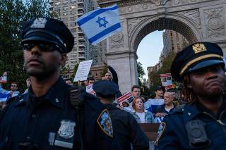 Israeli And Palestinian Supporters Holds Rallies In New York's Washington Square Park