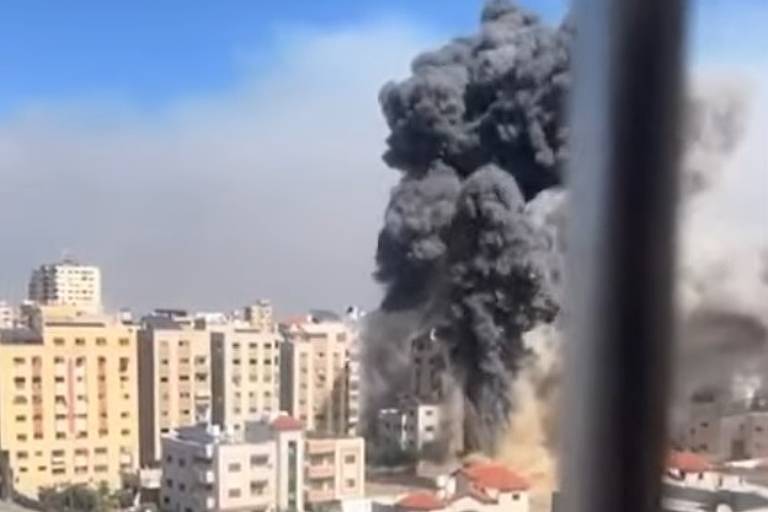 Explosão filmada por brasileiro no sul da Faixa de Gaza