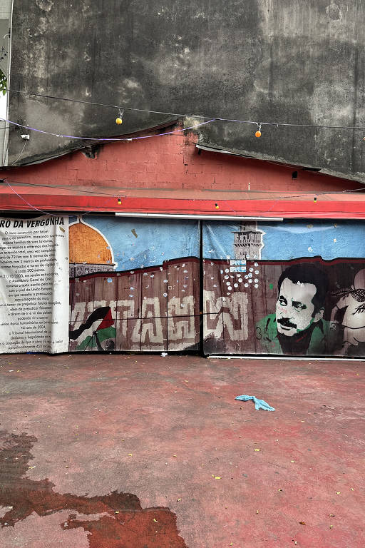 Restaurante palestino e centro cultural localizado no bairro do Bixiga. Cartazes, grafites, bandeiras ilustram um pouco do cenário atual do conflito Israel-Hamas