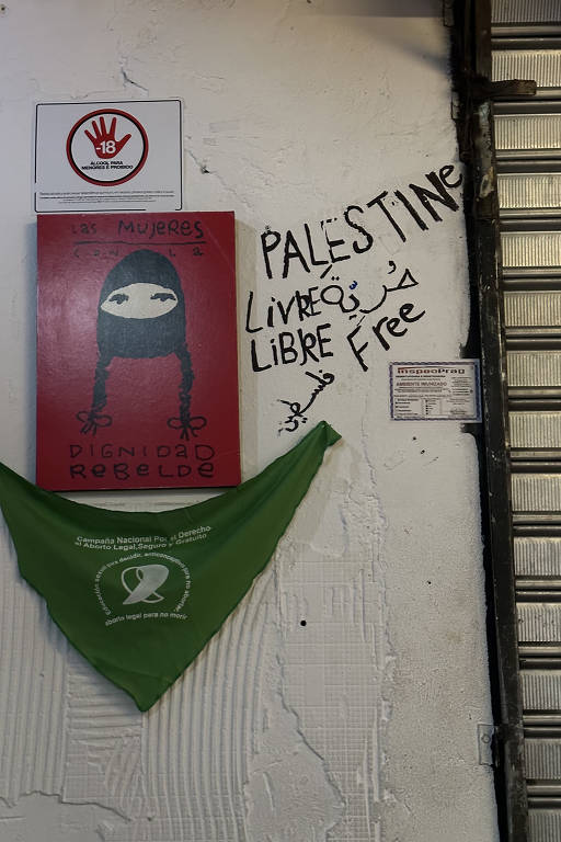 Cartazes , grafites, bandeiras ilustram um pouco do cenário atual do conflito Israel-Hamas