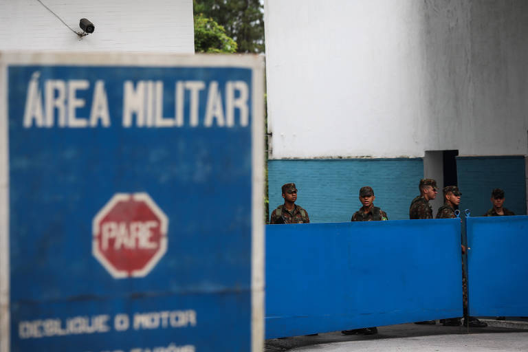 Militares seguem aquartelados após armas do Exército serem encontradas no Rio