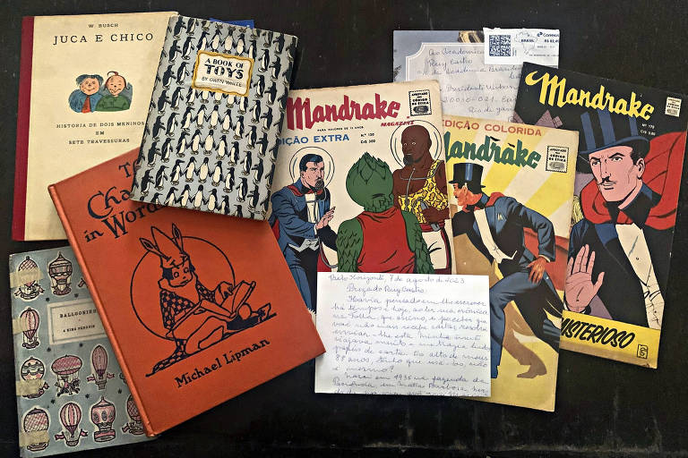 Livros infantis dos anos 1940, números originais da revista Mandrake e uma carta de leitora para o colunista