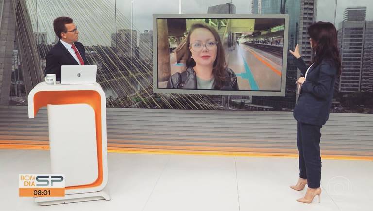 Vídeo: Repórter da Globo é assediada ao vivo - 03/10/2023 - Televisão - F5