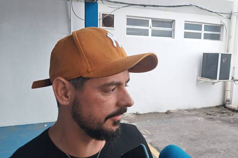 Renato Abreu, 33, desembarcou na base aérea do Galeão, no Rio de Janeiro, na manhã deste sábado (21). Ele era um dos passageiros de mais um voo da FAB (Força Aérea Brasileira) que trouxe para o Brasil passageiros que estavam em Israel em meio à guerra com o Hamas.