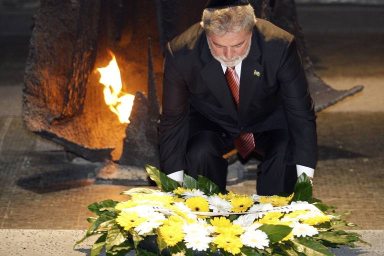 Lula depositou flores no Museu do Holocausto, ao contrário do que alega vídeo