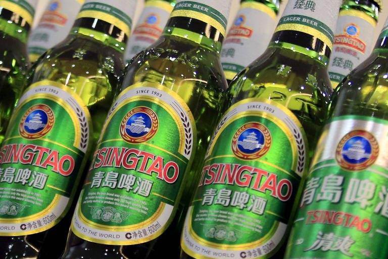 Cervejaria chinesa investiga vídeo de funcionário urinando em contêiner da bebida; assista